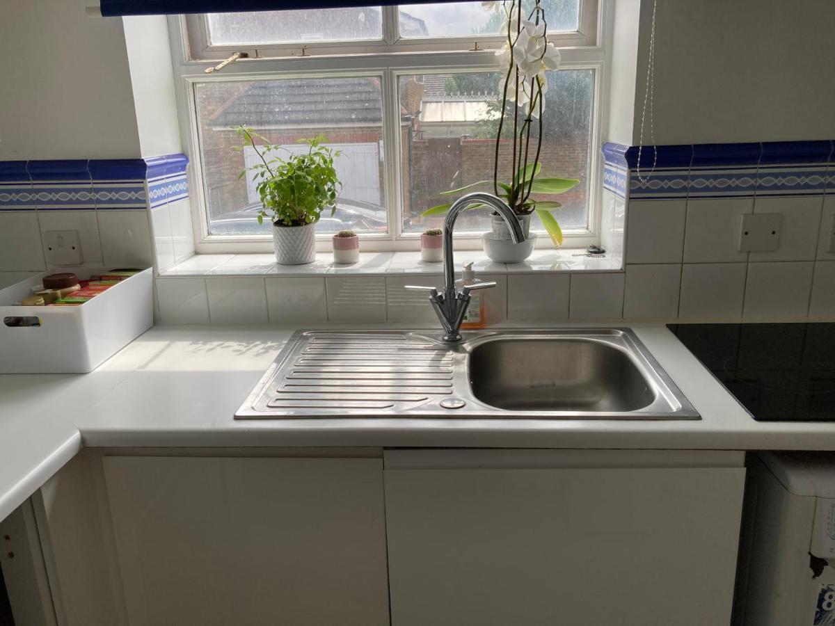 Comfortable Room With Private Balcony And Shared House 伦敦 外观 照片