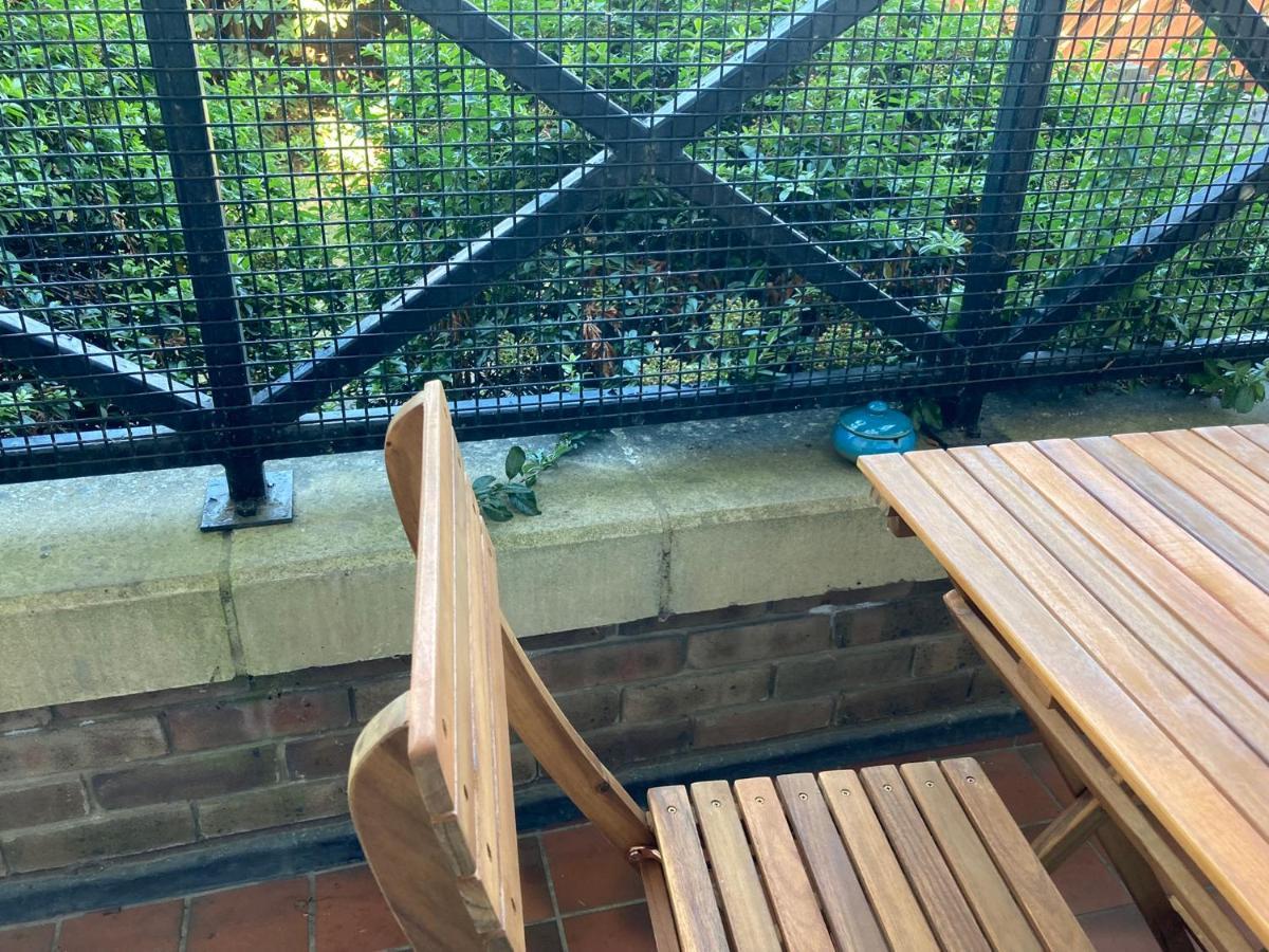 Comfortable Room With Private Balcony And Shared House 伦敦 外观 照片