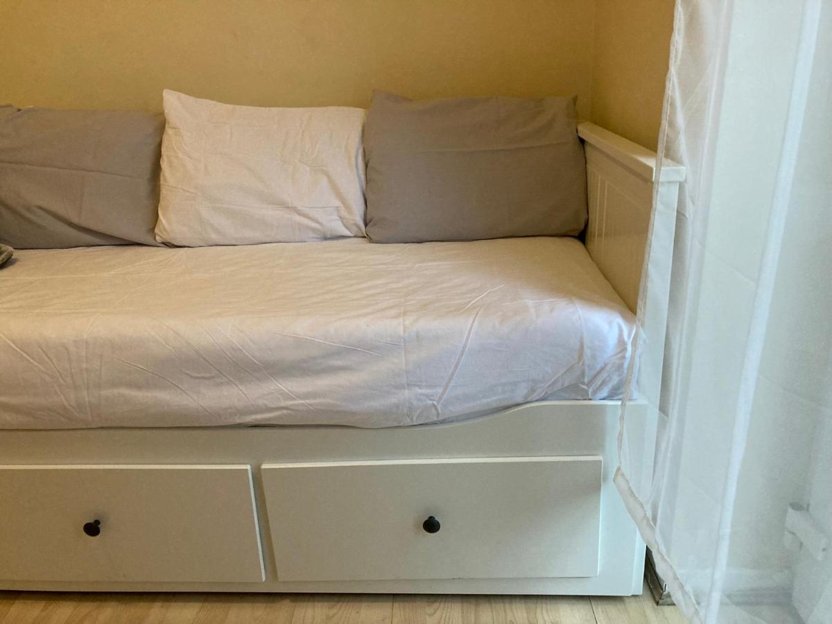 Comfortable Room With Private Balcony And Shared House 伦敦 外观 照片