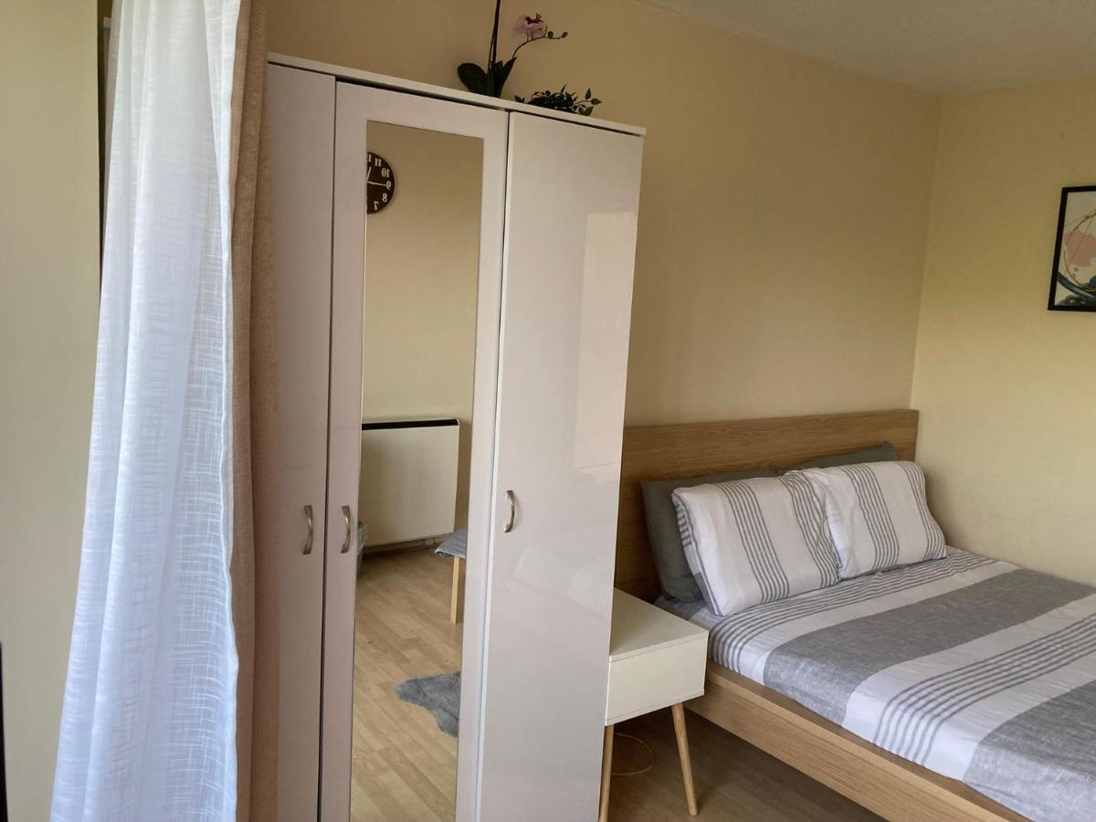 Comfortable Room With Private Balcony And Shared House 伦敦 外观 照片