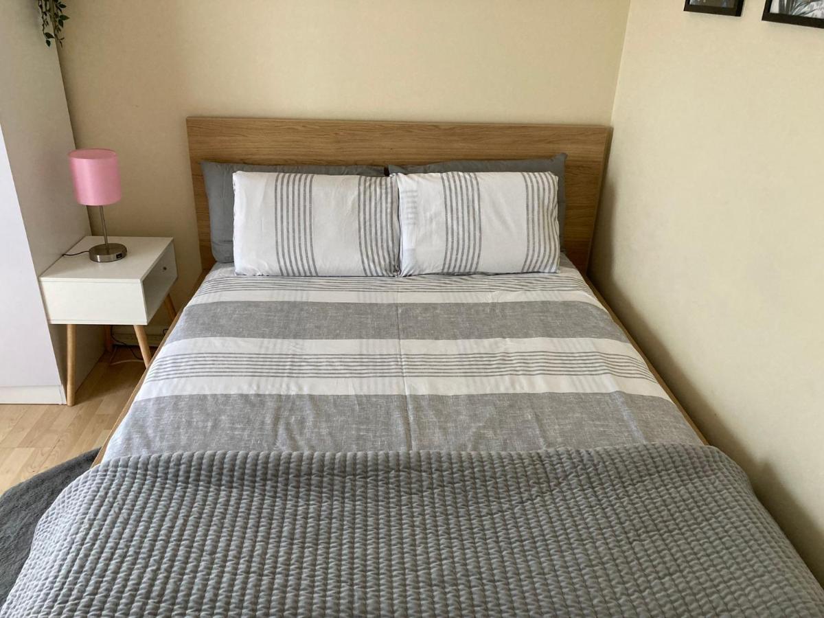 Comfortable Room With Private Balcony And Shared House 伦敦 外观 照片